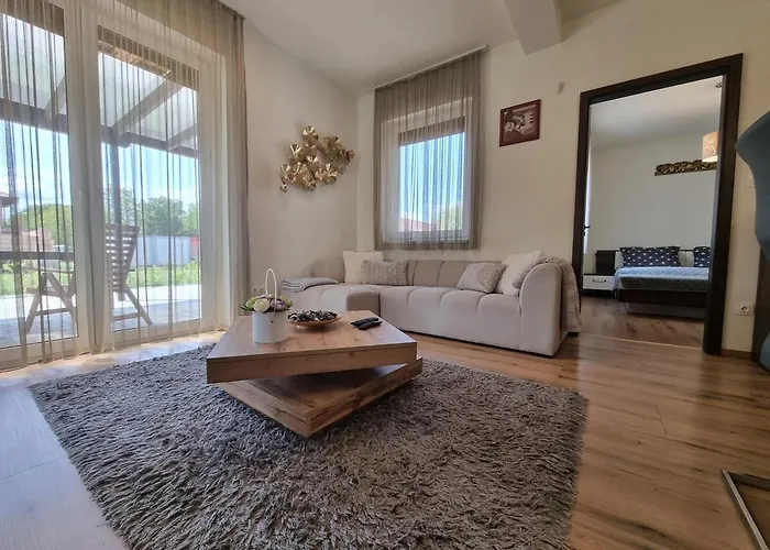 Leda Pihenohaz By Bltn Lejlighed *