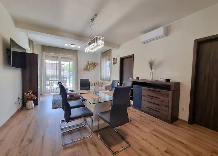 Leda Pihenohaz By Bltn Lejlighed Siófok